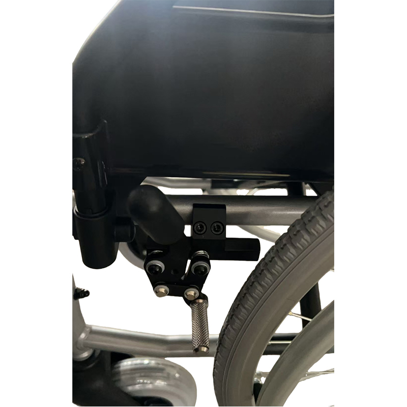 What is the anti-lock braking design principle of wheelchair brakes in wet or sloping environments?